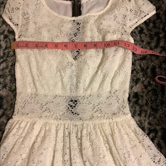 👻 2/$20 Guess Lace Ivory Dress - Picture 4 of 6